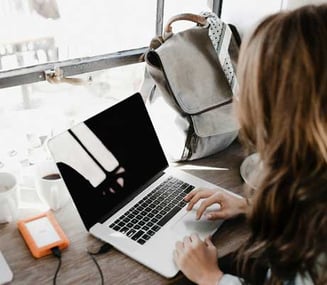 blogger nomad image