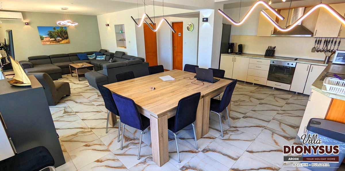 Hotel Balchik Bulgaria nomad remote 4d82e596-a6d3-4578-89dc-d6e37d4fb2c4_LivingRoom7.jpg
