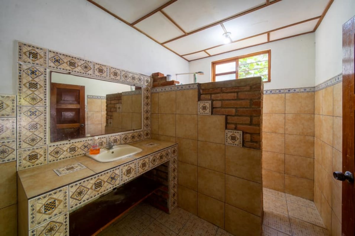 Hotel Metallo El Salvador nomad remote b5802d8e-c50b-4e24-8d2e-12e649e93ac0_batch2409226582361533051876235571720577526455923n.jpg
