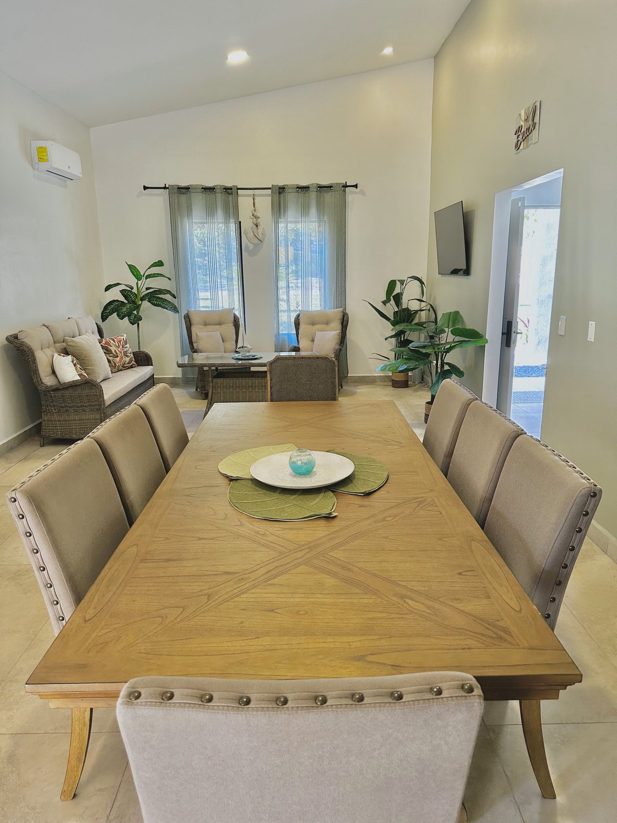 Hotel Sardinal, El Coco Costa Rica nomad remote 9f95cd3b-283d-4db9-8d73-6d2b3b2f608b_SALACOMERDOR.jpeg