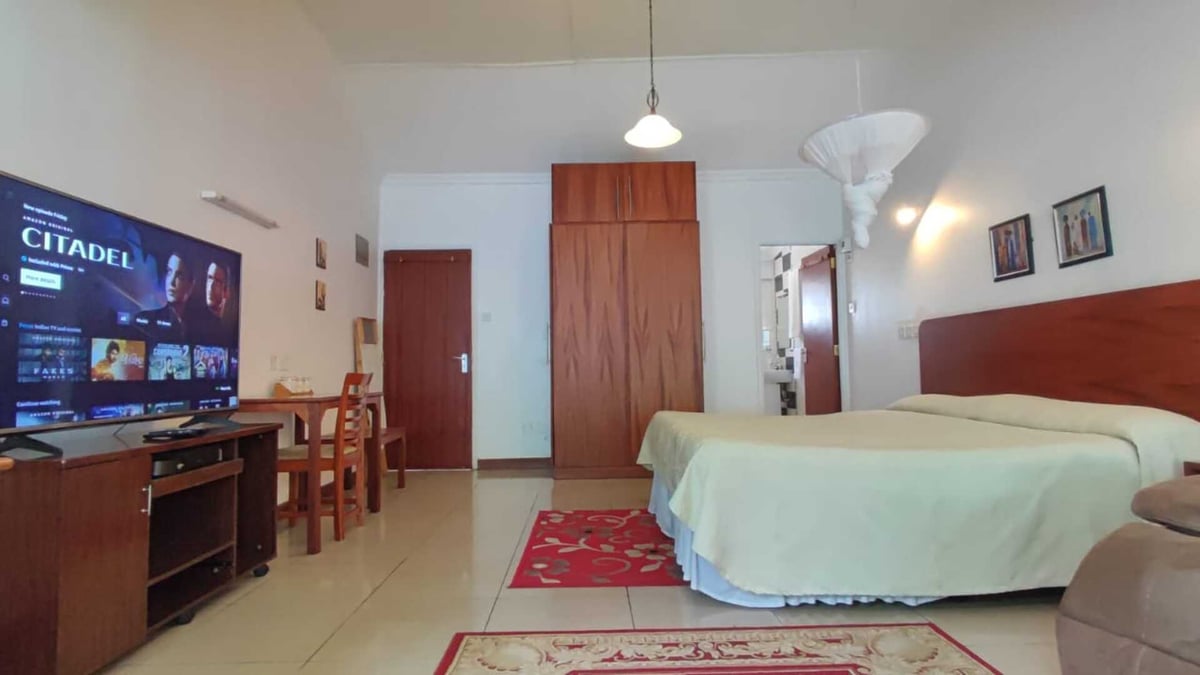 Hotel Nairobi Kenya nomad remote 046a7d4a-fcb4-4b1d-9614-2a04e2bdfb64_4C6SITTINGBEDROOM1920x1080.jpg