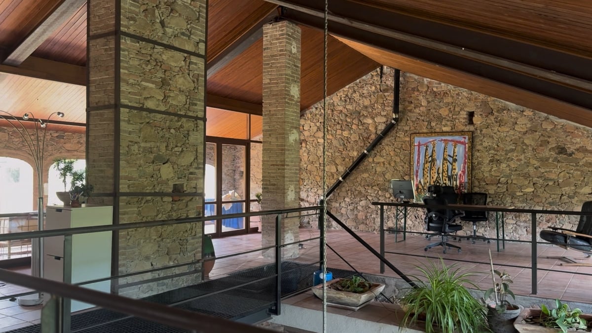 Hotel Sant Feliu de Buixalleu Spain nomad remote 0d13201b-2d3a-4175-b6c3-9e528c3edc1d_coworking1.jpg