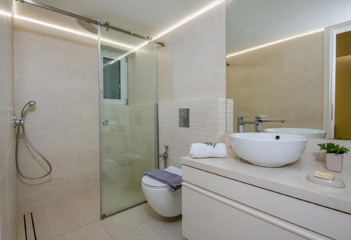 Hotel Chania Greece nomad remote e7b66c9a-ef15-42b8-8da1-38f23667b178_toilet.jpg