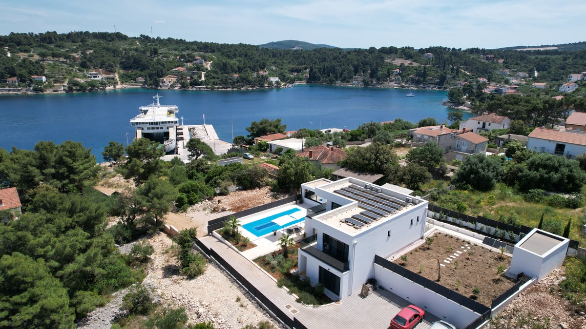 Hotel Rogac Croatia nomad remote 236398ae-125c-4057-beb9-d6b667feab6b_djifly202505041315023541746369223930photo.jpeg