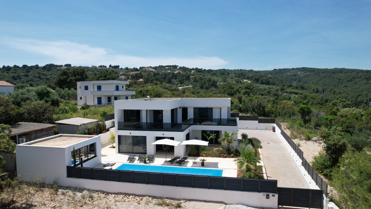 Hotel Rogac Croatia nomad remote b5512be8-1c68-4dba-8963-cf74fbbc06aa_djifly202505041324243981746368948691photo.jpeg