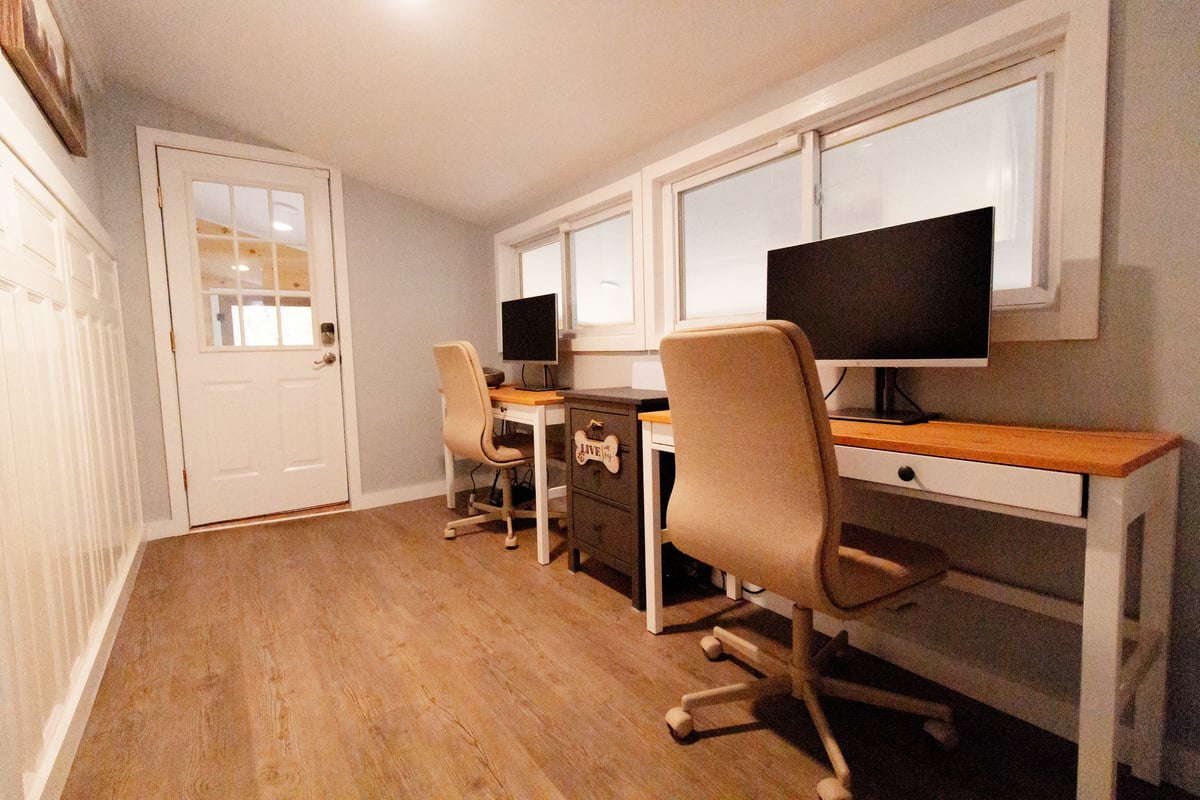 Hotel Fort Ann United States nomad remote 163e4233-30e6-4def-b9db-39214ff242a8_OfficeArea.jpg