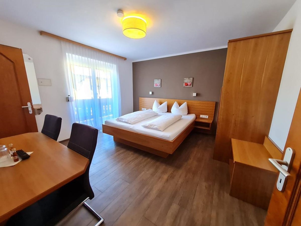 Hotel Sankt Kanzian am Klopeiner Austria nomad remote 2960f204-107e-4192-824b-56089b32d549_Doppelzimmerresizedroom1.jpg