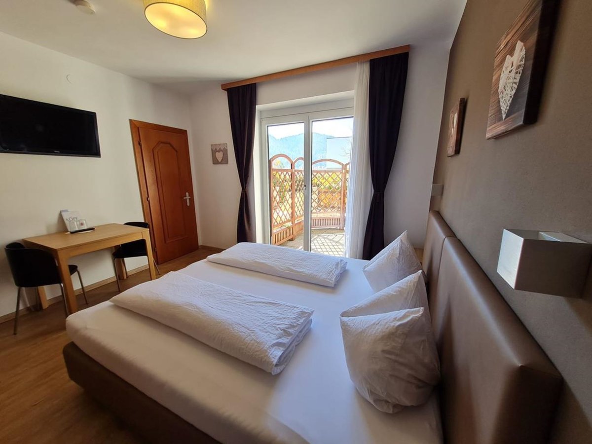 Hotel Sankt Kanzian am Klopeiner Austria nomad remote 5c524aea-bca6-448b-b59e-7b1b174608e7_Doppelzimmerresize.jpg