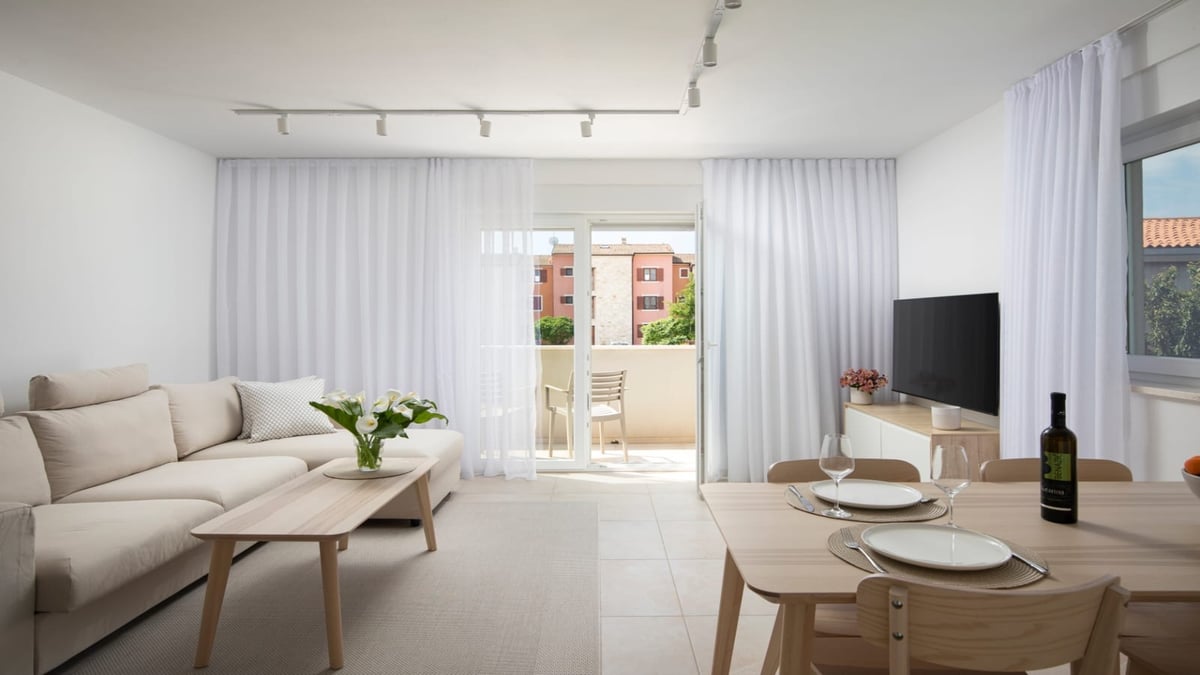 Hotel Pula Croatia nomad remote 341588a1-fb2a-467b-9a46-d6fc25fd1326_60945a4db16a4bf98621d9e0834452c41920x1080.jpg