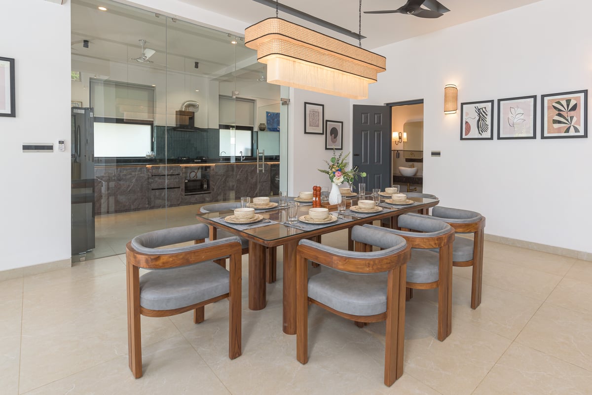Hotel Calangute India nomad remote a1cc81d6-ae97-4e24-8b47-586f5d6b6ed6_7diningtablefamilyvillagoajpg.JPG