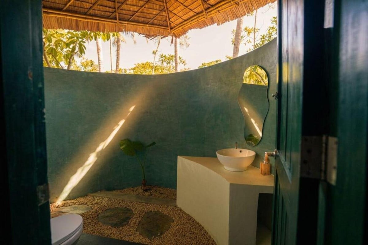 Hotel EL NIDO Philippines nomad remote 94ac372b-afb9-4e18-8b79-3b1026526487_Bamboo8.jpg