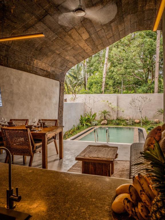 Luxury Private Diwatu Villas workspace image