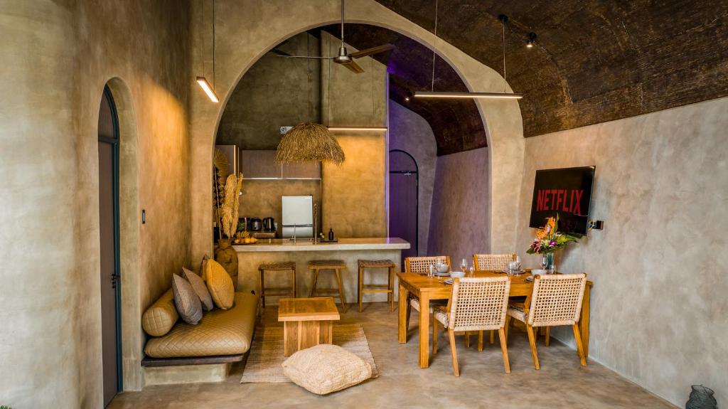 Luxury Private Diwatu Villas workspace image