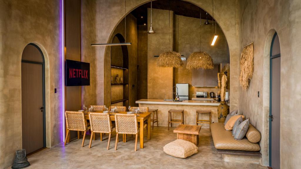 Luxury Co Living - Diwatu Villas workspace image