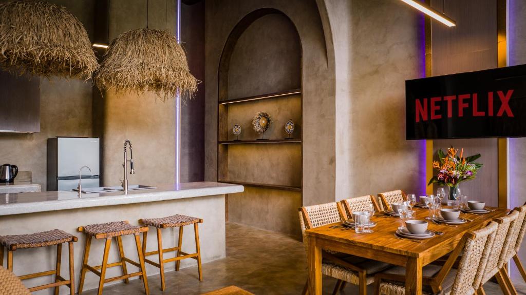 Luxury Co Living - Diwatu Villas workspace image
