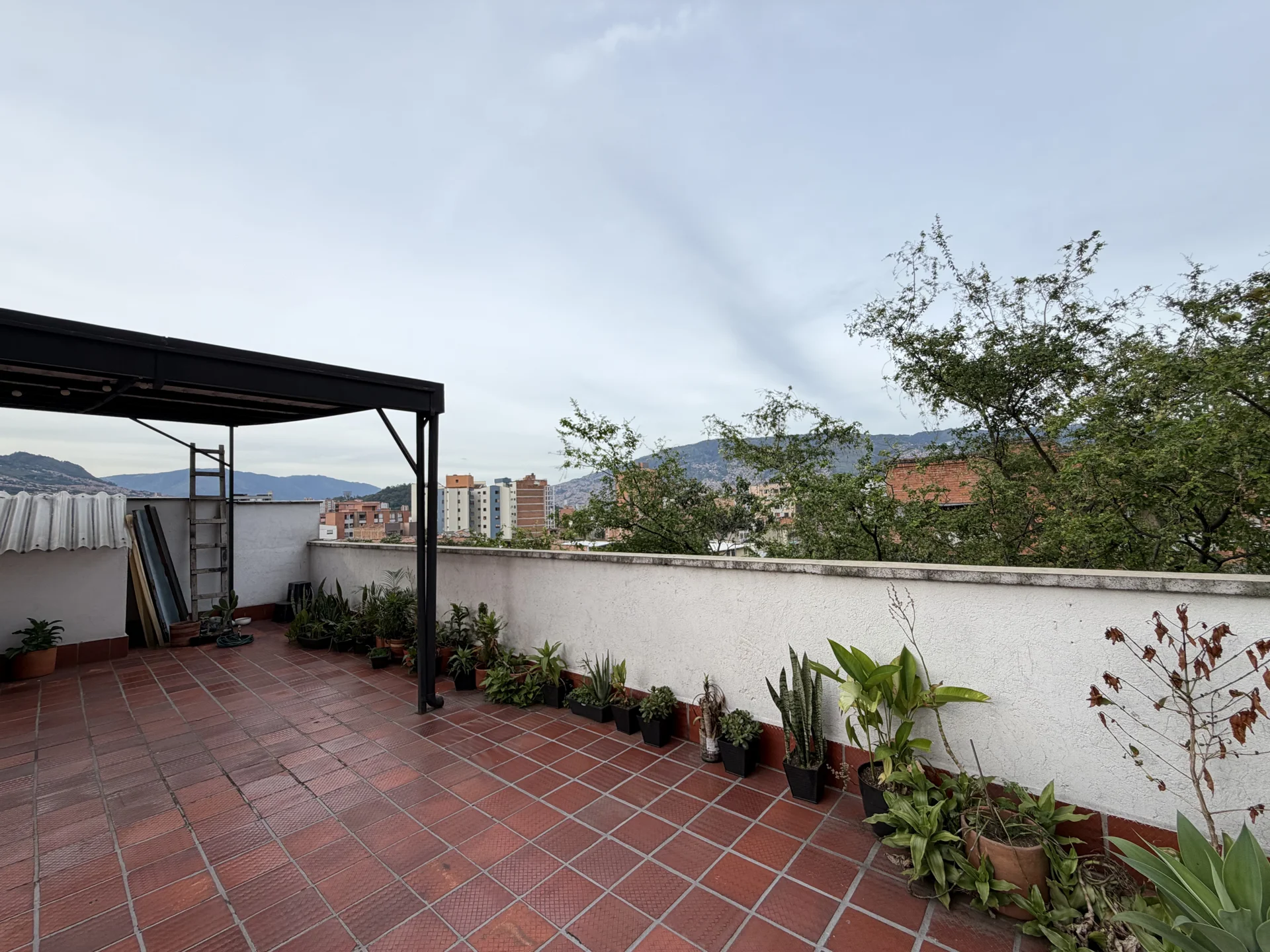 Hotel Medellin Colombia nomad remote 1fc259da23194881bafeec0de9bff4ef.webp