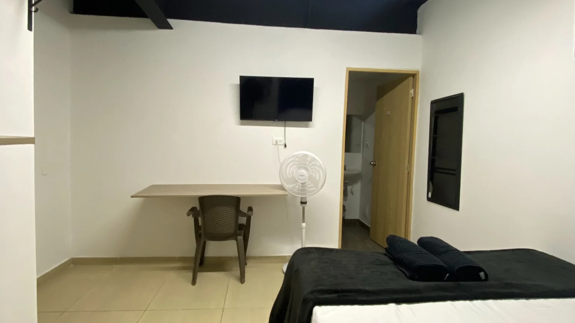 Silvia Coliving Medellin workspace image