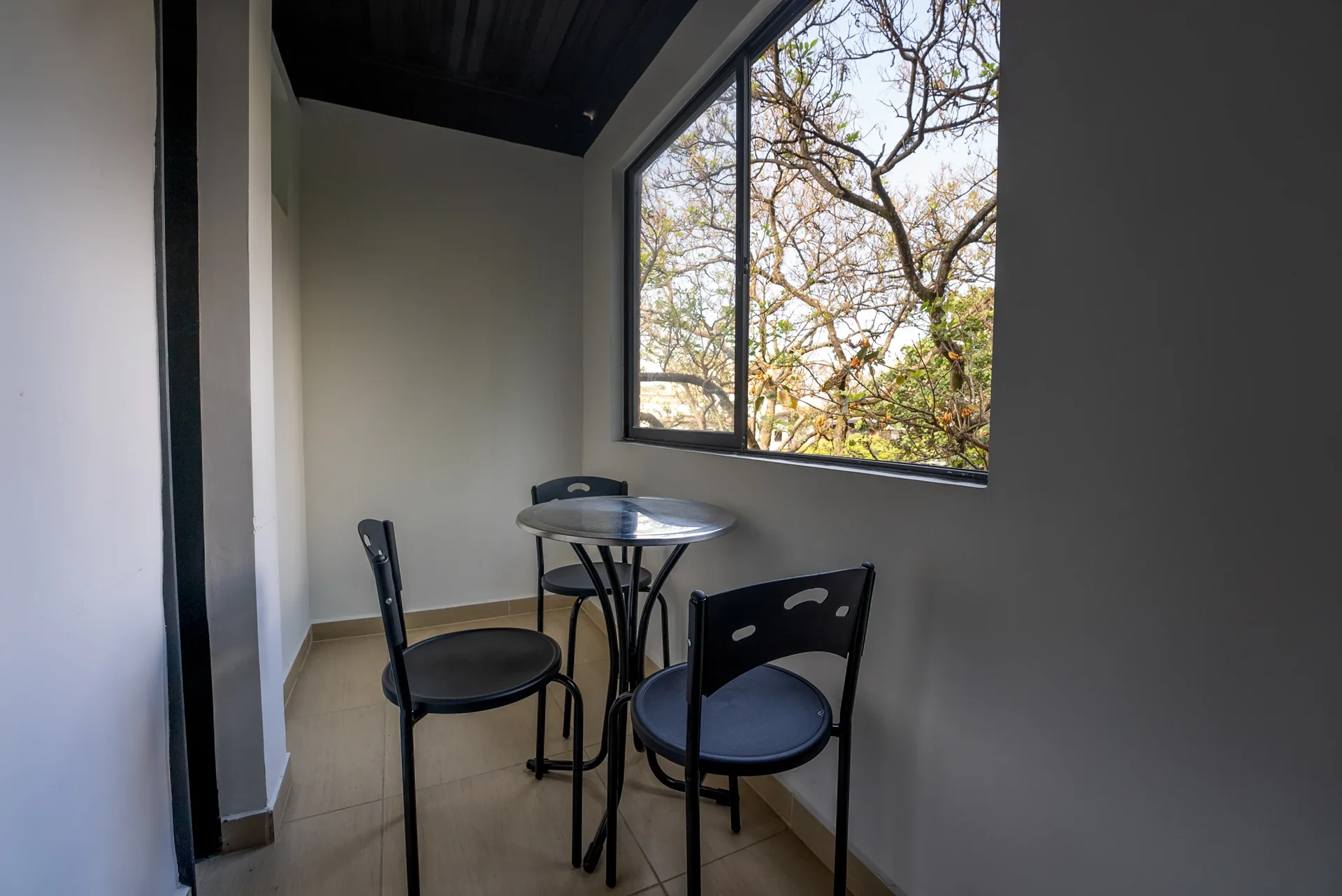 Silvia Coliving Medellin workspace image