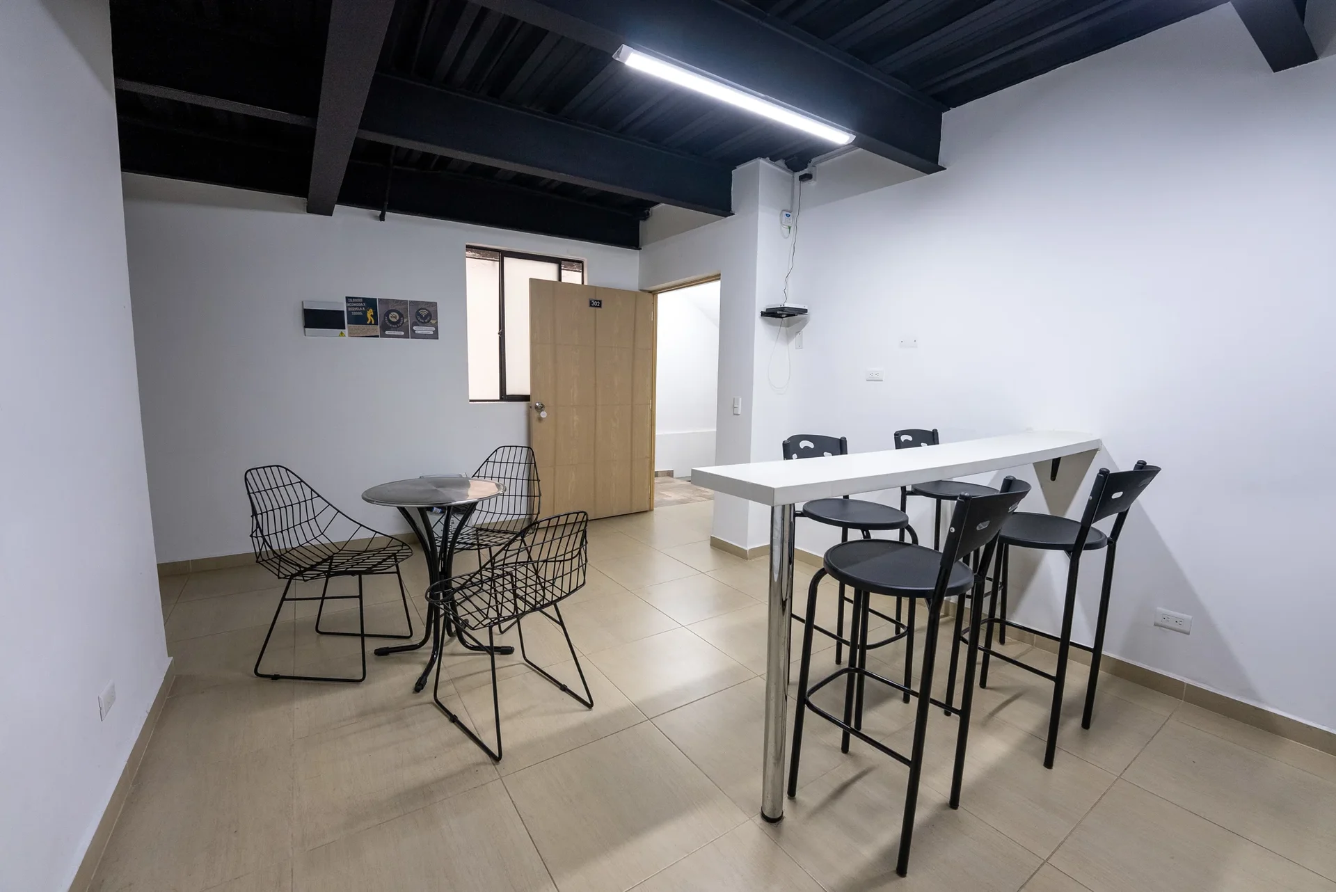 Silvia Coliving Medellin workspace image