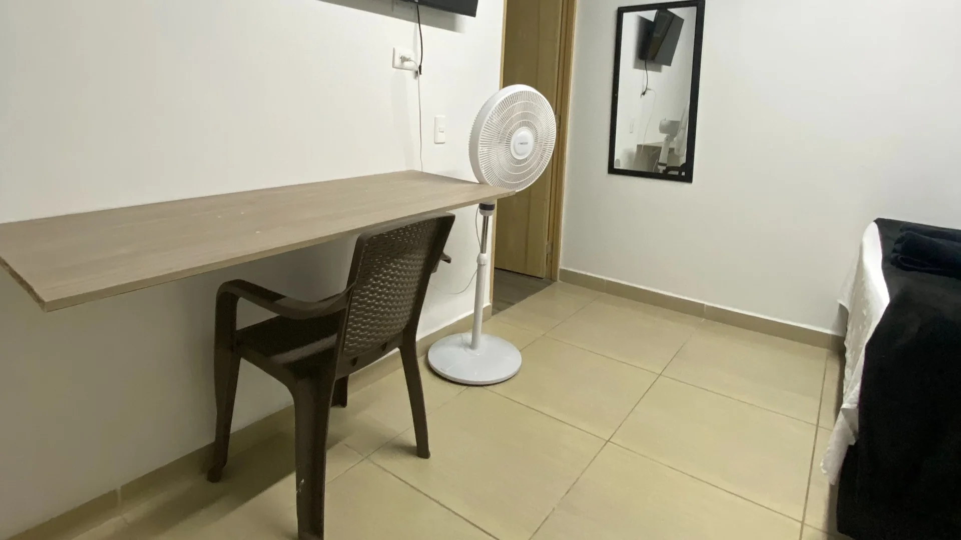 Silvia Coliving Medellin workspace image