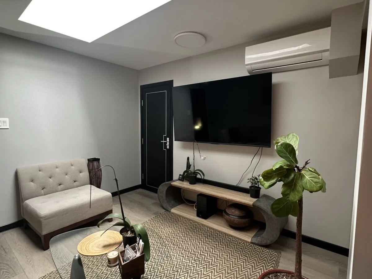 Hotel North Vancouver Canada nomad remote 11f6cff0d178495b979b98b0f65b3fd0.webp