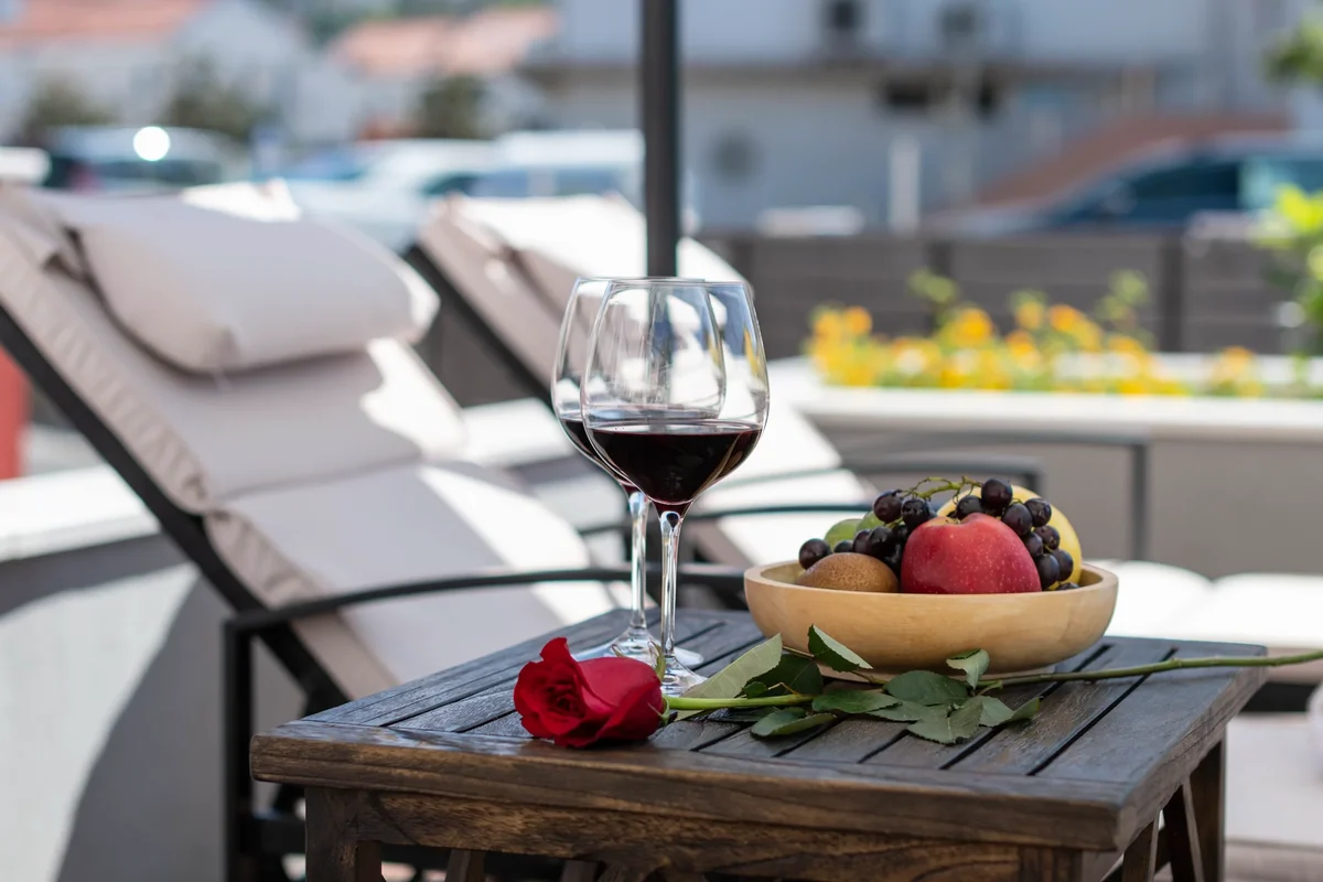 Hotel Podstrana Croatia nomad remote 09750498bef6472d9ae6538586d60a83.webp