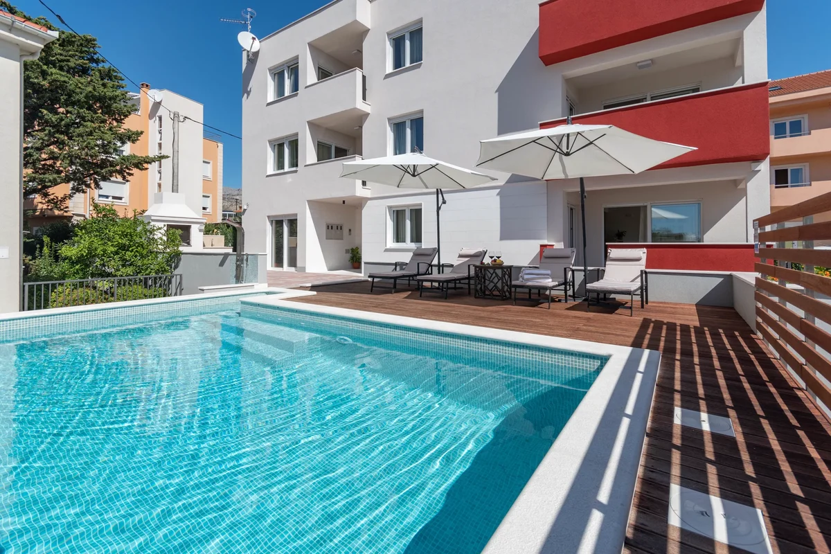 Hotel Podstrana Croatia nomad remote b89c58d41e1d43ccaace6d9bf433955d.webp