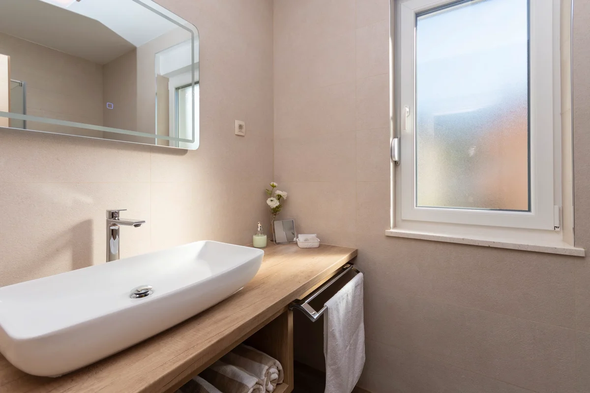 Hotel Podstrana Croatia nomad remote f76d589e048644c7a53652b81e0955a8.webp