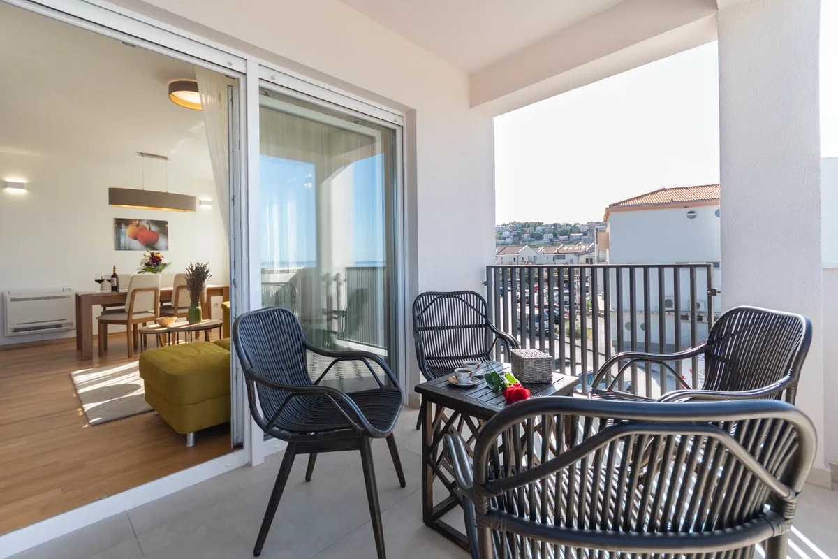 Hotel Podstrana Croatia nomad remote fa5ae14667dd4c6fad2744f81bd9df99.webp