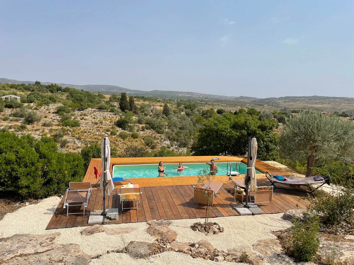 Hotel Palazzolo Acreide Italy nomad remote 0a75c545-d083-4a4a-be44-763e9d67a39b_foto piscina.jpg