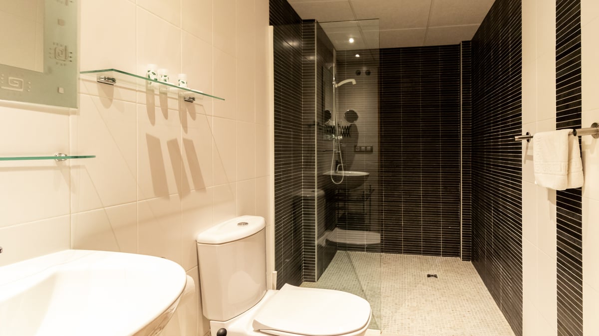 Hotel El Albir (LAlfaz del Pi) Spain nomad remote 088da3bc-48e7-4dc0-8572-73cc02b4ed8a_BANO 1 DORM .jpg