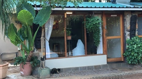 Mokolodi Backpackers workspace image
