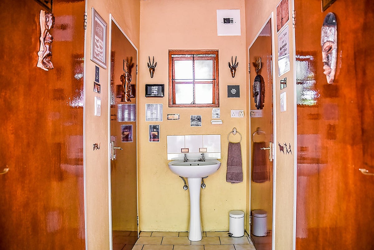 Hotel Mokolodi 2 Botswana nomad remote 6afb8211-9906-4929-99d2-a4bd219313b8_Communal bathroom.v1.v1.jpg