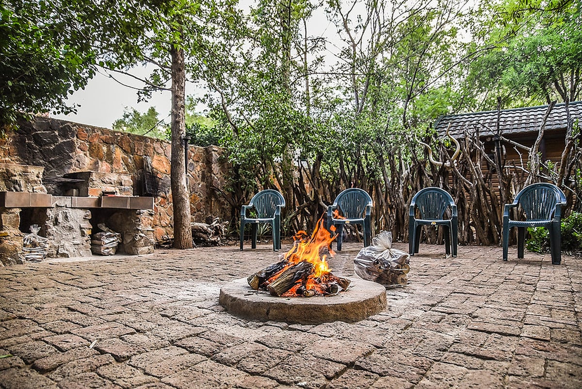 Hotel Mokolodi 2 Botswana nomad remote b6caec9e-59df-4dff-8cb9-0edc62ba0b9e_Boma area (2).v1.v1.jpg