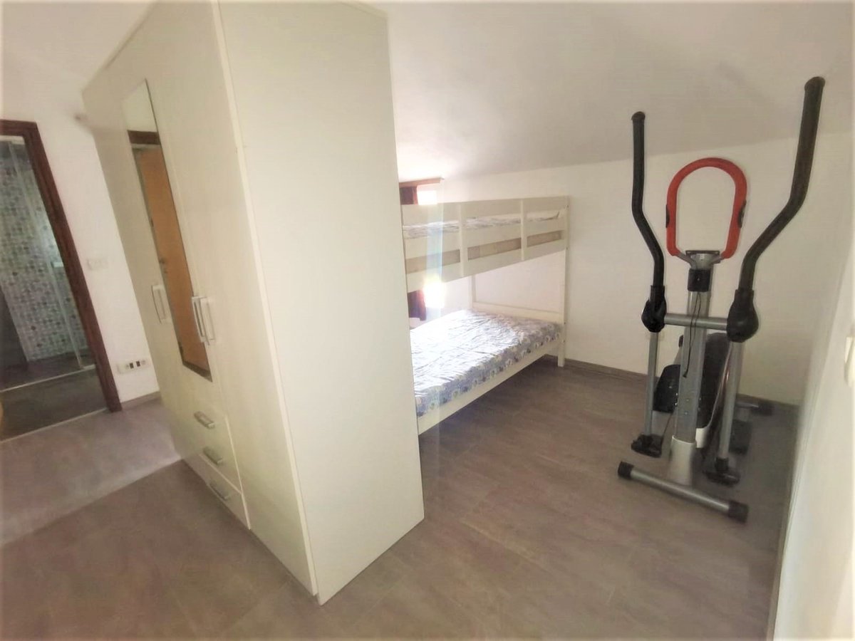 Hotel Drnis Croatia nomad remote 72869933-708f-47d8-a3fb-89754d6377b7_radna soba.jpg