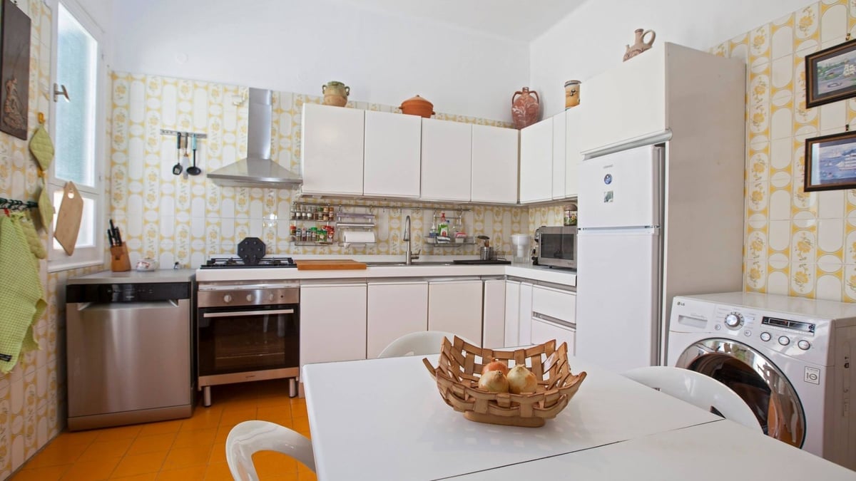 Hotel Somwhereville Greece nomad remote 58c033bc-ea00-4a42-8868-4382126fb9c5_1.jpg