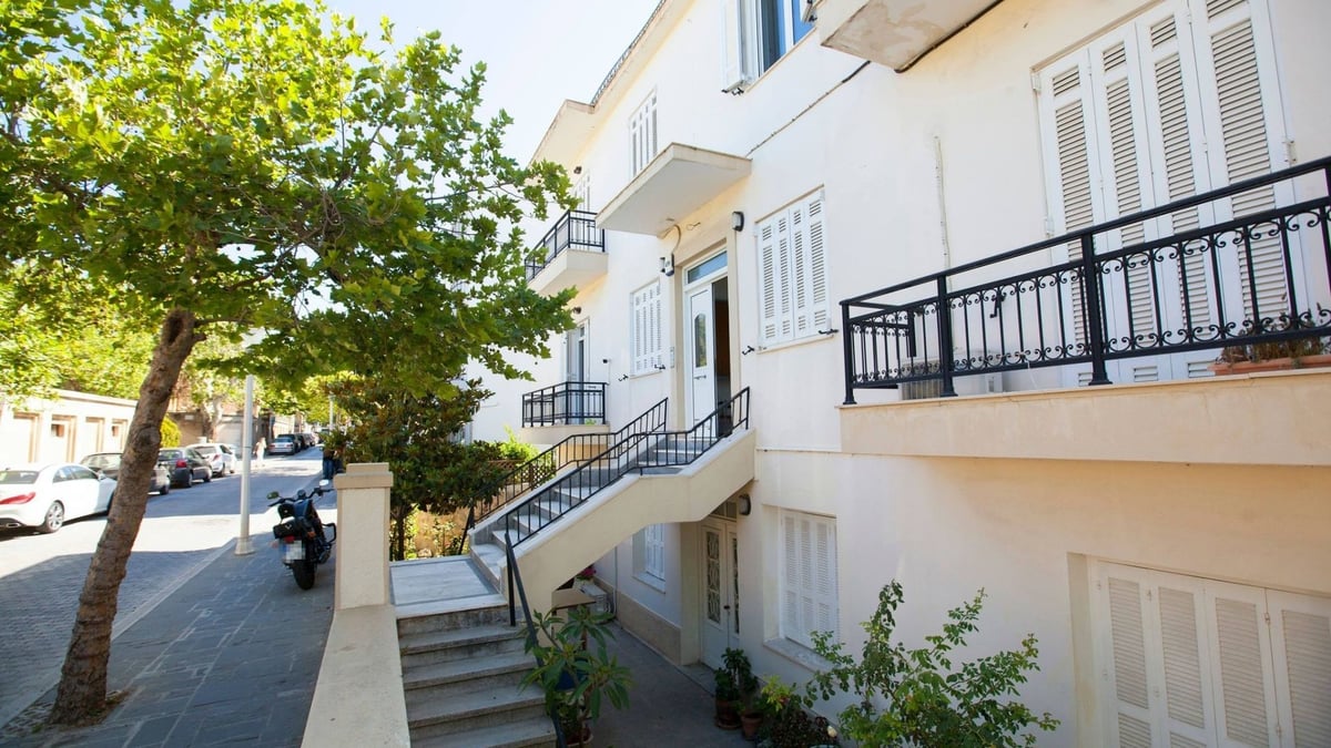 Hotel Somwhereville Greece nomad remote 667bc86f-8288-44cc-8b73-37aa147050c6_3.jpg