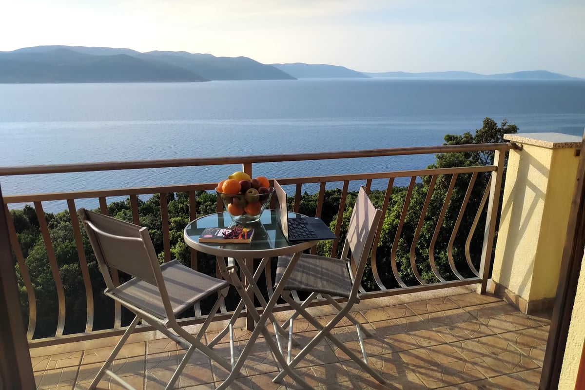 Hotel Plomin Croatia nomad remote d434d92a-ae42-4f6d-b0b2-3a2d9aef8788_tablechairs.jpg