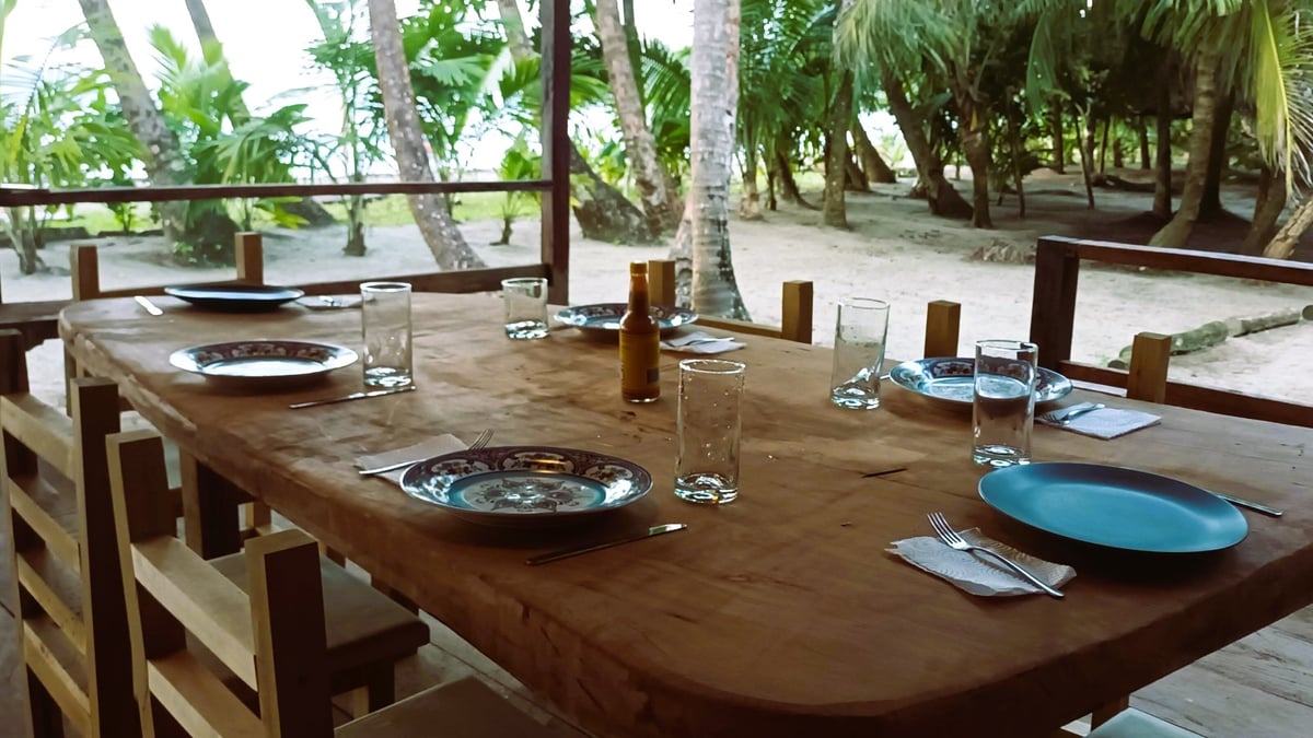 Hotel Cocle del Norte Panama nomad remote f92396c3-cf11-4fe4-9247-03593333c0b6_diningtable.jpg