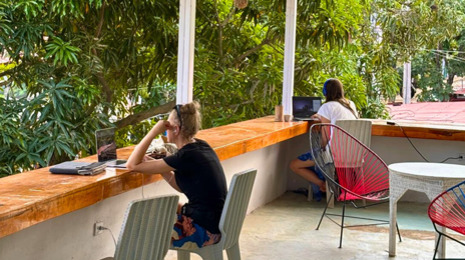 Casa Colibri Palomino workspace image