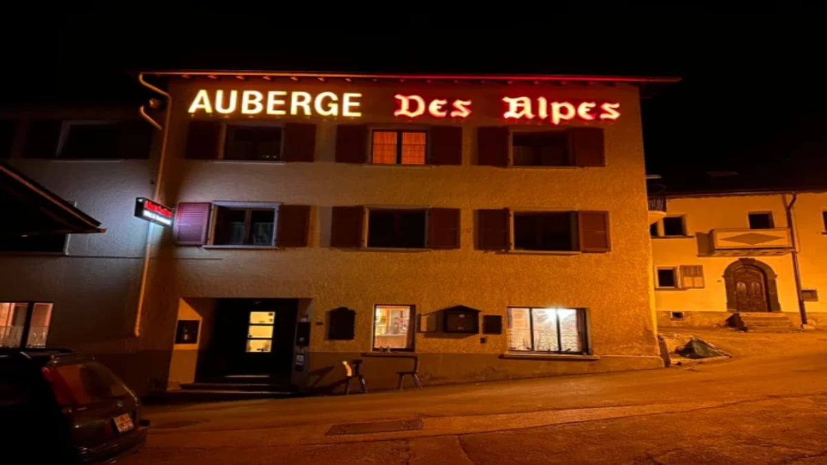 Hotel Liddes Switzerland nomad remote 2705102b-3c56-49eb-a36f-90b3445ca761_Safeimagekitresizedimg19.jpeg