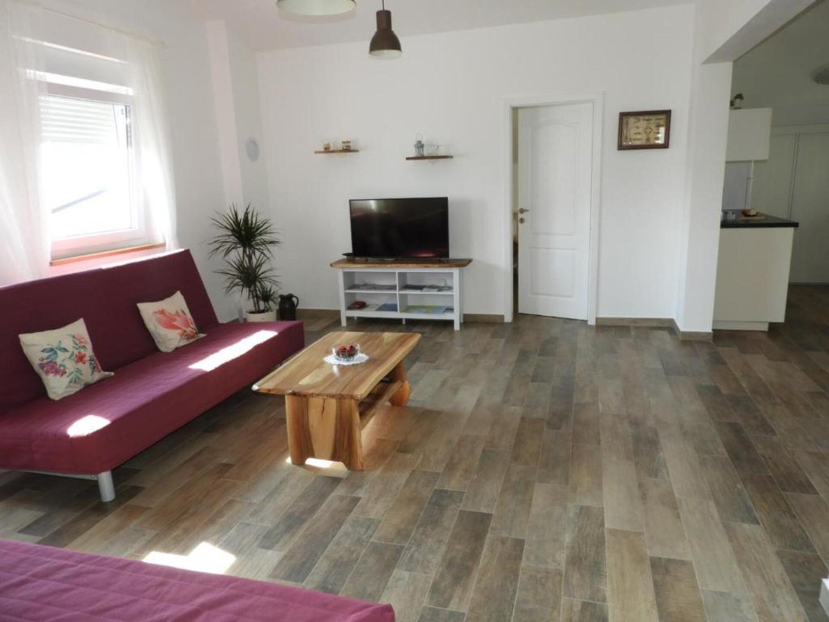 Hotel Pula Croatia nomad remote 0312a2b8-30ca-4921-9af5-30ee88d0c8ad_sala.jpg